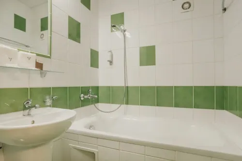 Kúpeľňa s vaňou v suite standard