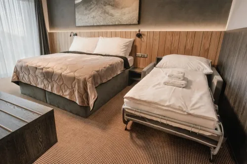 Manželská posteľ a prístelka v apartmáne Exclusive